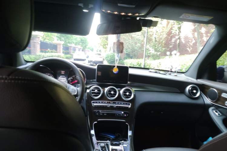Used Mercedes-Benz GLC 2018 Facelift GLC 260 4MATIC Luxury Edition Headliner
