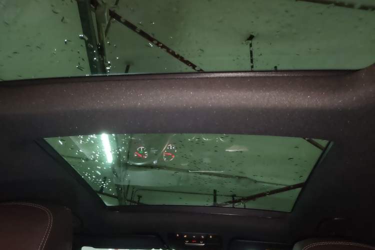Used Mercedes-Benz GLC 2018 GLC 260 4MATIC Luxury Model Headliner
