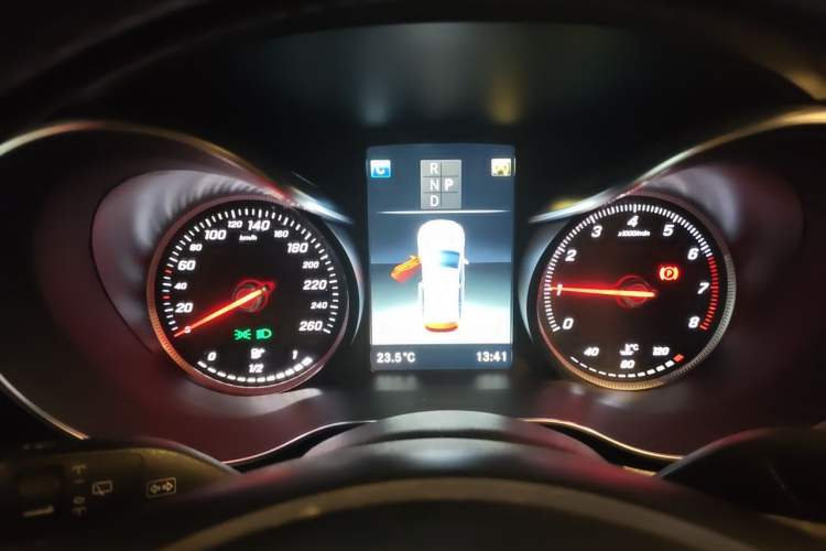 Used Mercedes-Benz GLC 2018 GLC 260 4MATIC Luxury Model Instrument Cluster