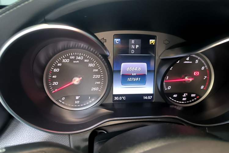 Used Mercedes-Benz GLC 2018 GLC 260 4MATIC Luxury Model Instrument Cluster