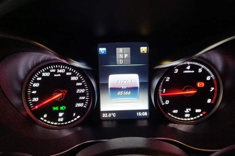 Used Mercedes-Benz GLC 2018 GLC 260 4MATIC Luxury Model Instrument Cluster