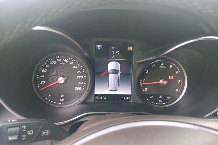 Used Mercedes-Benz GLC 2018 GLC 260 4MATIC Luxury Model Instrument Cluster