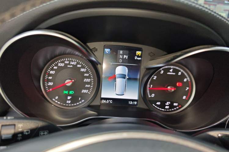 Used Mercedes-Benz GLC 2018 Refreshed GLC 300 4MATIC Dynamic Edition Instrument Cluster