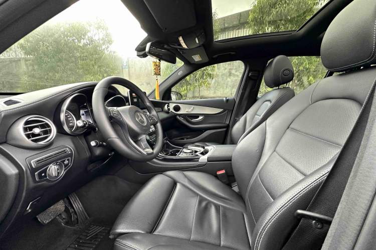 Used Mercedes-Benz GLC 2018 Facelift GLC 200 4MATIC Interior 1