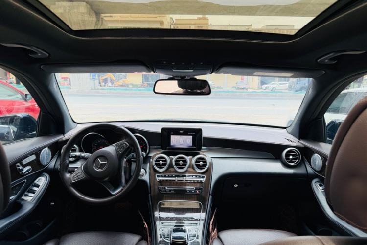 Used Mercedes-Benz GLC 2018 GLC 260 4MATIC Dynamic Edition Interior 2