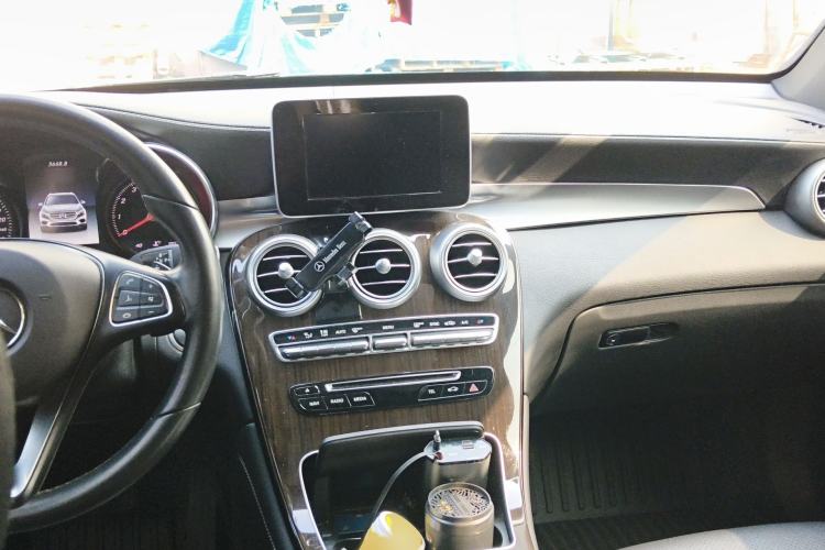 Used Mercedes-Benz GLC 2018 GLC 260 4MATIC Luxury Model Interior 2