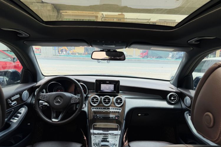 Used Mercedes-Benz GLC 2018 GLC 260 4MATIC Dynamic Edition Interior 3