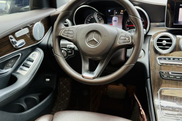 Used Mercedes-Benz GLC 2018 GLC 260 4MATIC Dynamic Edition Interior 4