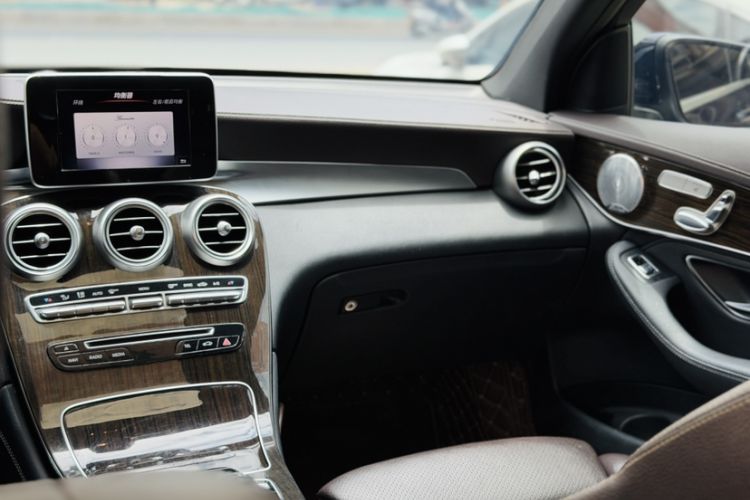 Used Mercedes-Benz GLC 2018 GLC 260 4MATIC Dynamic Edition Interior 8