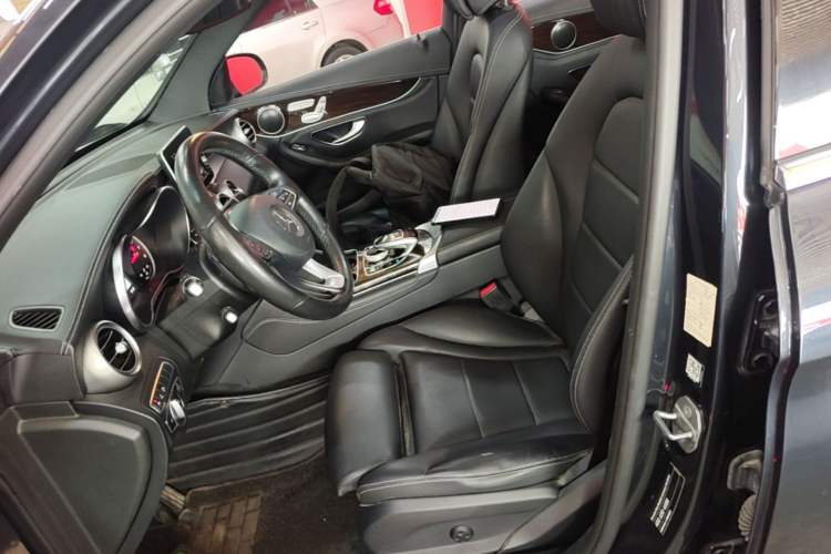 Used Mercedes-Benz GLC 2018 Facelift GLC 260 4MATIC Luxury Edition Left Front Seat