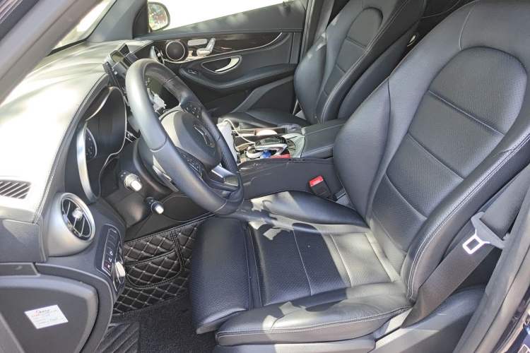 Used Mercedes-Benz GLC 2018 Facelift GLC 260 4MATIC Luxury Edition Left Front Seat