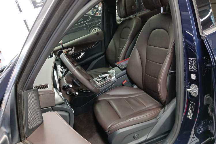 Used Mercedes-Benz GLC 2018 Refreshed GLC 300 4MATIC Dynamic Edition Left Front Seat