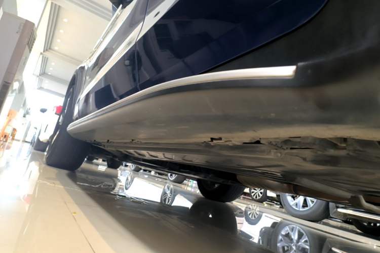 Used Mercedes-Benz GLC 2018 GLC 260 4MATIC Luxury Model Left Side Sill