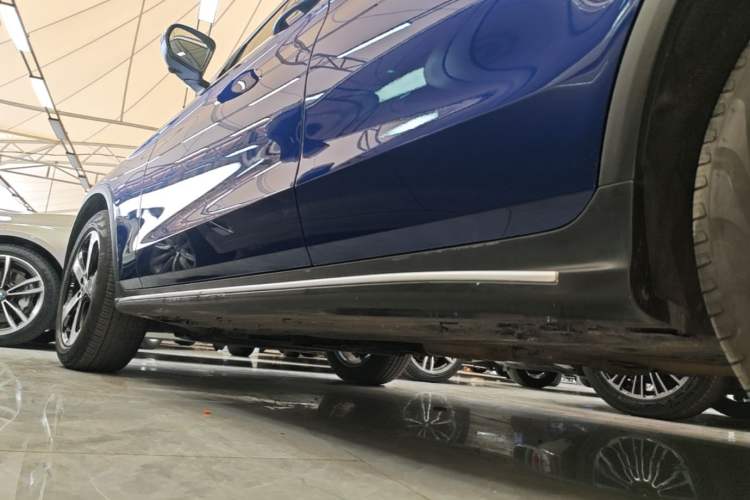 Used Mercedes-Benz GLC 2018 Facelift GLC 260 4MATIC Luxury Edition Left Side Sill