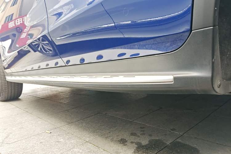 Used Mercedes-Benz GLC 2018 GLC 260 4MATIC Luxury Model Left Side Sill