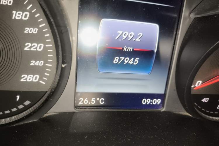 Used Mercedes-Benz GLC 2018 GLC 260 4MATIC Dynamic Edition Odometer Close Up