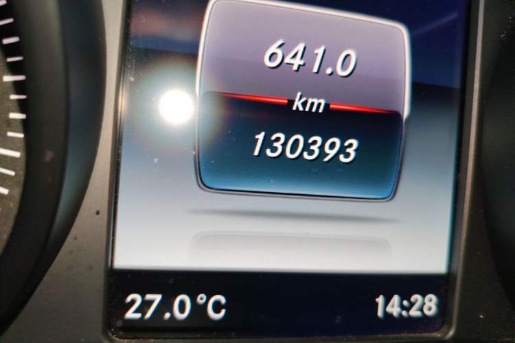 Used Mercedes-Benz GLC 2018 GLC 200 4MATIC Odometer Close Up