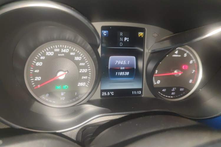 Used Mercedes-Benz GLC 2018 Refreshed GLC 300 4MATIC Dynamic Edition Odometer Close Up