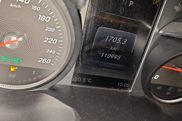 Used Mercedes-Benz GLC 2018 Refreshed GLC 300 4MATIC Dynamic Edition Odometer Close Up