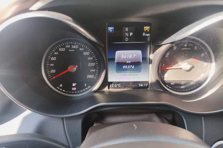 Used Mercedes-Benz GLC 2018 GLC 300 4MATIC Sport Edition Odometer Close Up