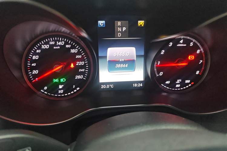 Used Mercedes-Benz GLC 2018 GLC 200 4MATIC Odometer Close Up