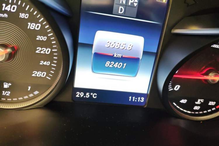 Used Mercedes-Benz GLC 2018 GLC 200 4MATIC Odometer Close Up