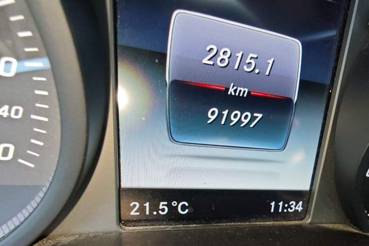 Used Mercedes-Benz GLC 2018 GLC 260 4MATIC Luxury Model Odometer Close Up