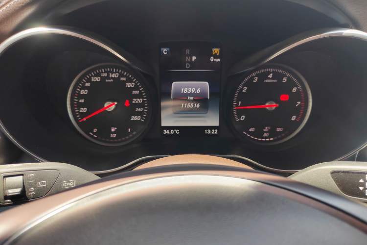 Used Mercedes-Benz GLC 2018 GLC 260 4MATIC Dynamic Edition Odometer Close Up