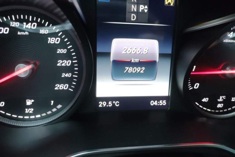 Used Mercedes-Benz GLC 2018 Facelift GLC 260 4MATIC Luxury Edition Odometer Close Up