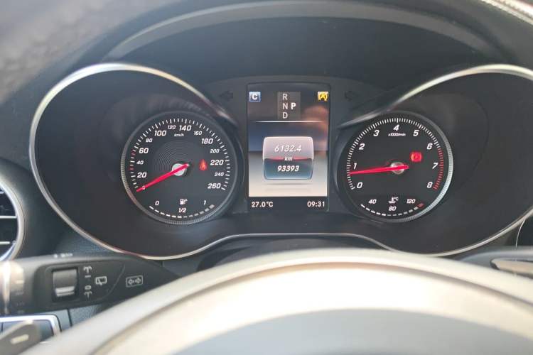 Used Mercedes-Benz GLC 2018 Facelift GLC 260 4MATIC Luxury Edition Odometer Close Up