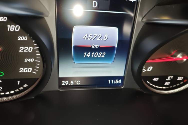 Used Mercedes-Benz GLC 2018 GLC 260 4MATIC Luxury Model Odometer Close Up