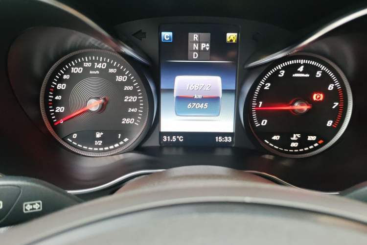 Used Mercedes-Benz GLC 2018 GLC 260 4MATIC Luxury Model Odometer Close Up