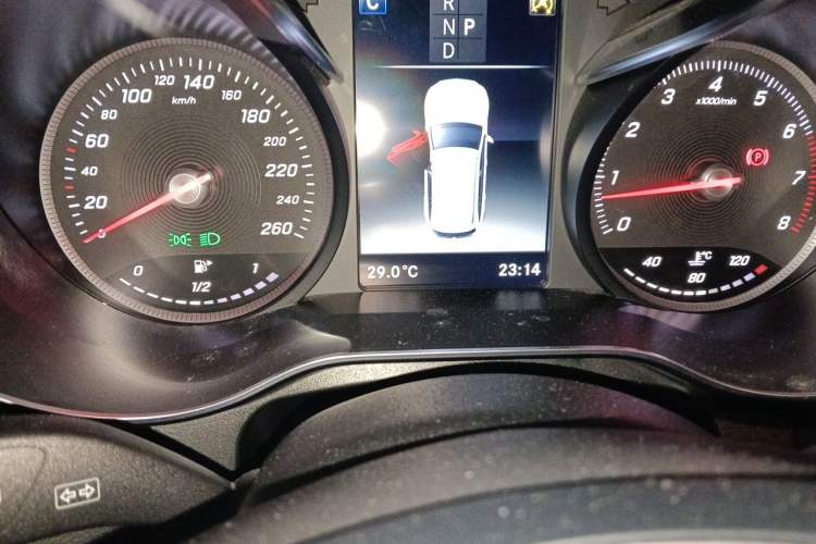Used Mercedes-Benz GLC 2018 Facelifted GLC 260 4MATIC Dynamic Edition Odometer Close Up