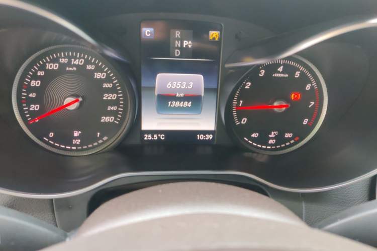 Used Mercedes-Benz GLC 2018 GLC 260 4MATIC Dynamic Edition Odometer Close Up