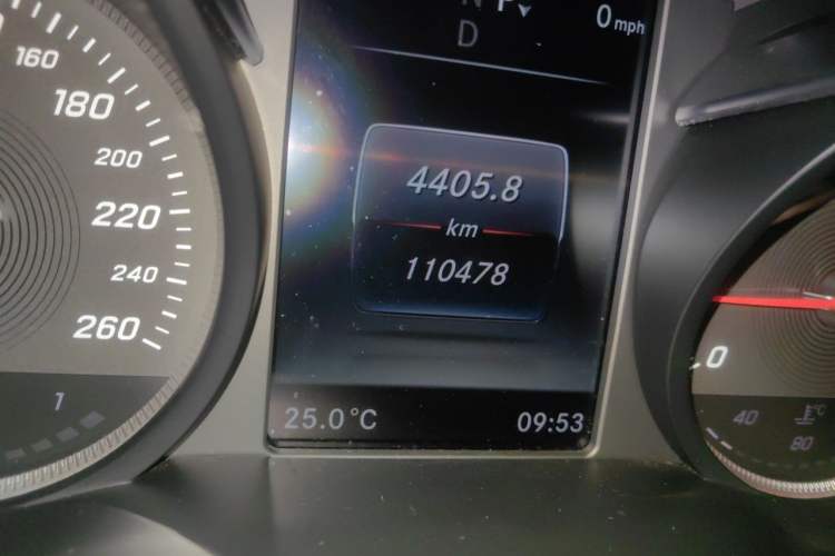 Used Mercedes-Benz GLC 2018 Facelift GLC 260 4MATIC Luxury Edition Odometer Close Up