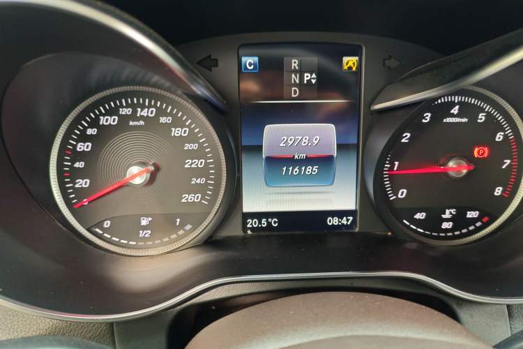 Used Mercedes-Benz GLC 2018 GLC 260 4MATIC Luxury Model Odometer Close Up