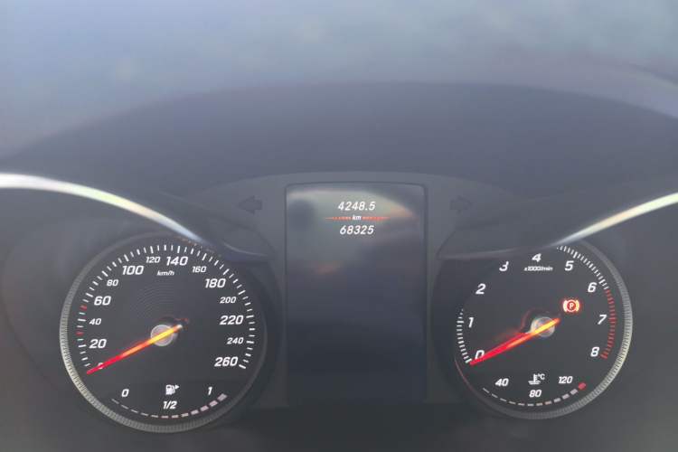 Used Mercedes-Benz GLC 2018 GLC 200 4MATIC Odometer Close Up