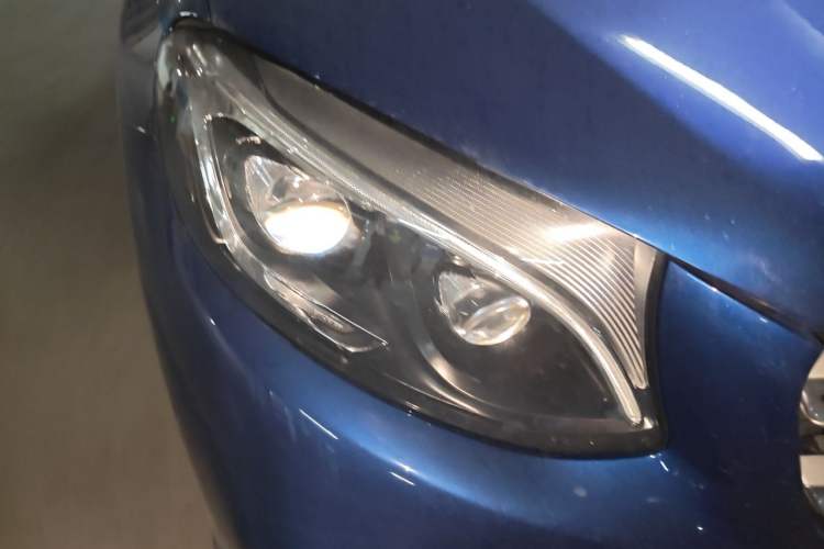 Used Mercedes-Benz GLC 2018 Refreshed GLC 300 4MATIC Dynamic Edition Right Front Headlight