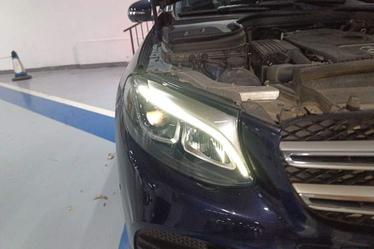 Used Mercedes-Benz GLC 2018 GLC 260 4MATIC Luxury Model Right Front Headlight