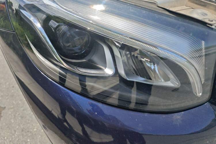 Used Mercedes-Benz GLC 2018 GLC 260 4MATIC Luxury Model Right Front Headlight