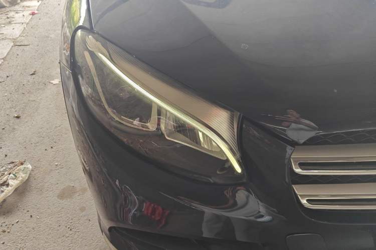 Used Mercedes-Benz GLC 2018 GLC 260 4MATIC Luxury Model Right Front Headlight
