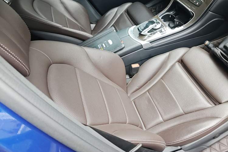 Used Mercedes-Benz GLC 2018 GLC 260 4MATIC Luxury Model Right Front Seat