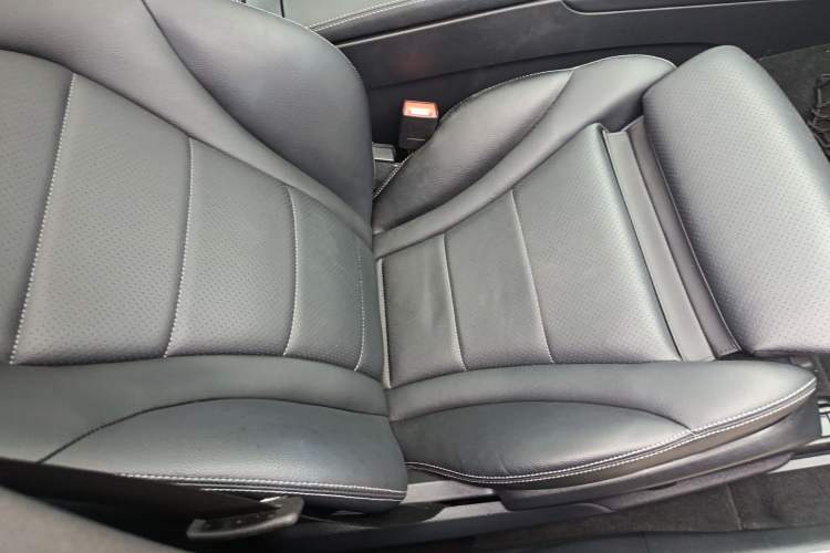 Used Mercedes-Benz GLC 2018 Facelifted GLC 260 4MATIC Dynamic Edition Right Front Seat