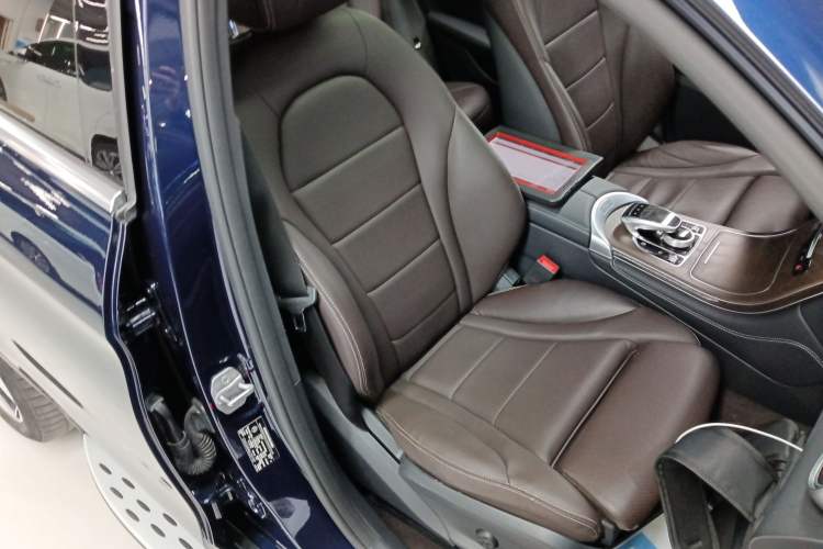 Used Mercedes-Benz GLC 2018 Refreshed GLC 300 4MATIC Dynamic Edition Right Front Seat