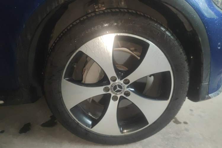 Used Mercedes-Benz GLC 2018 Refreshed GLC 300 4MATIC Dynamic Edition Right Front Wheel Hub