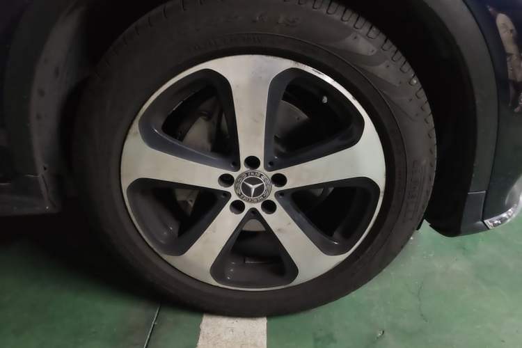 Used Mercedes-Benz GLC 2018 GLC 260 4MATIC Luxury Model Right Front Wheel Hub