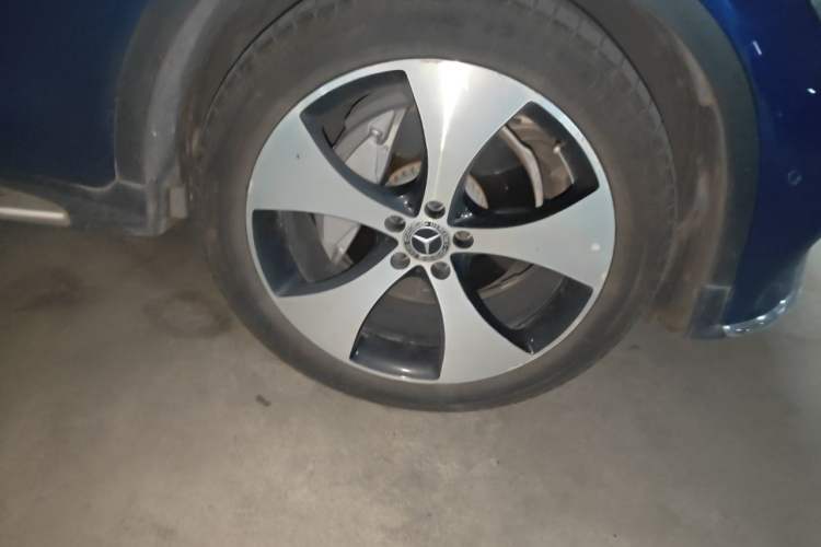 Used Mercedes-Benz GLC 2018 Refreshed GLC 300 4MATIC Dynamic Edition Right Front Wheel Hub