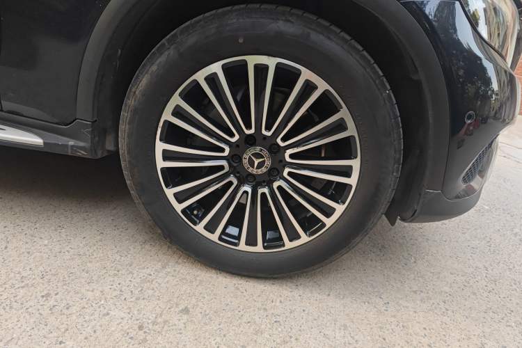 Used Mercedes-Benz GLC 2018 GLC 200 4MATIC Right Front Wheel Hub