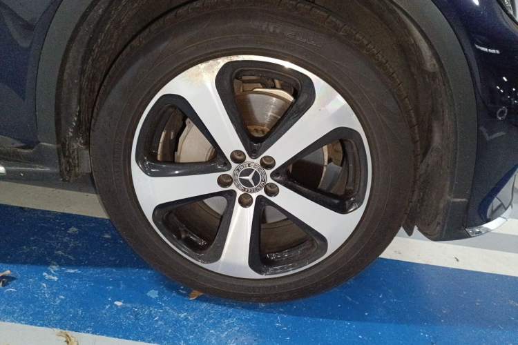 Used Mercedes-Benz GLC 2018 GLC 260 4MATIC Luxury Model Right Front Wheel Hub