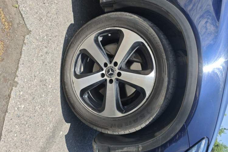 Used Mercedes-Benz GLC 2018 GLC 260 4MATIC Luxury Model Right Front Wheel Hub